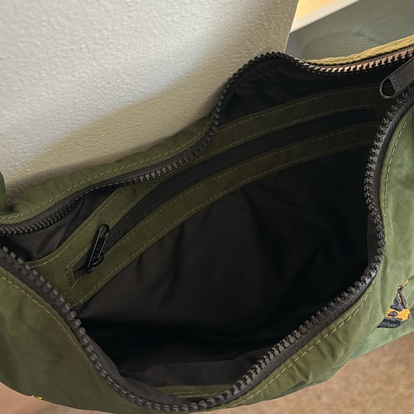 NWOT BAGGU X Jessica Williams Embroidered Medium Crescent Bag - Picture 6 of 6